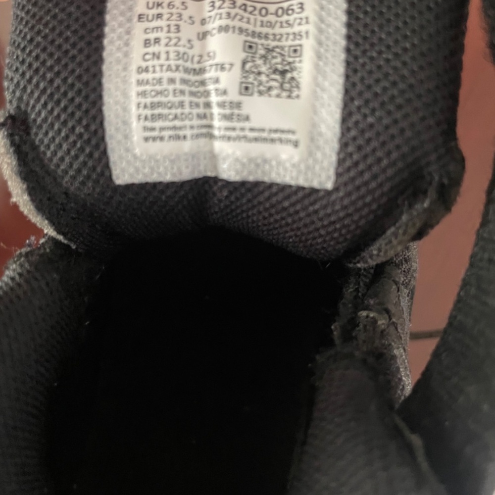 Toddlers Shoes - Picture 3 of 3